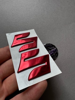 2 EMBLEMAS SUZUKI MOTO HAYABUSA GSX-R LOGO ROJO