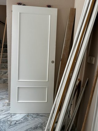 Puerta corredera blanca