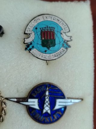 10 insignias antiguas de Radio