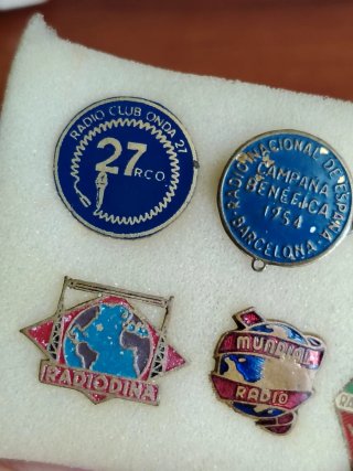 10 insignias antiguas de Radio