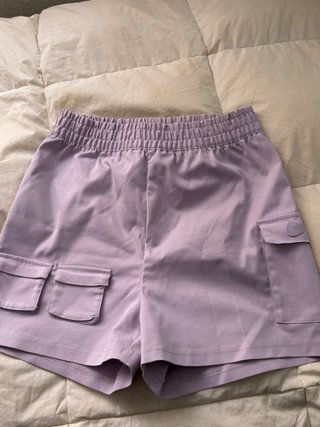 Shorts cargo Nike lila pastel