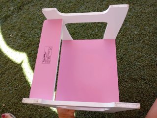 Trona de juguete rosa