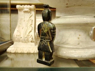 Figura de guerrero terracota nefrita