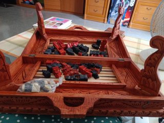 Juego de mesa de madera antiguo