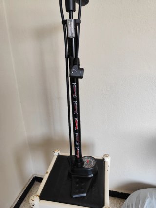 Inflador de bicicleta CRIVIT con manómetro