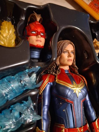 Hot Toys Capitana Marvel MMS522 1/6 Deluxe