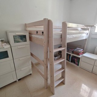 Cama alta Flexa madera lacada