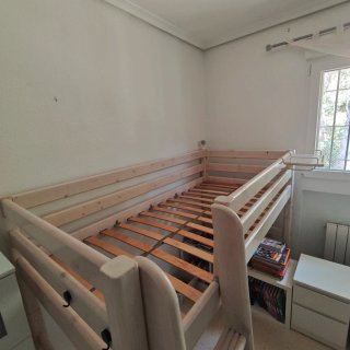 Cama alta Flexa madera lacada