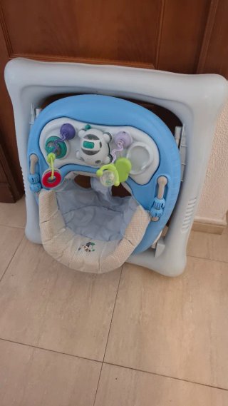 Andador bebé azul con juguetes