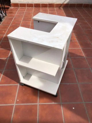 Mueble auxiliar de lavabo con ruedas y puerta