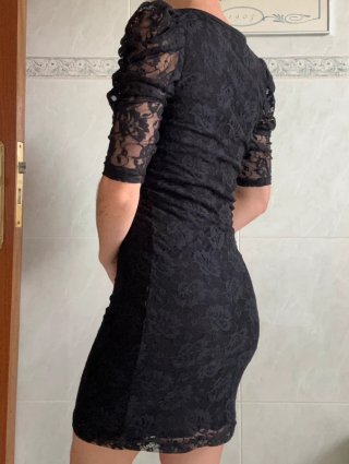 Vestido negro encaje Jennyfer mangas abullonadas