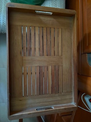 Mesa auxiliar de madera