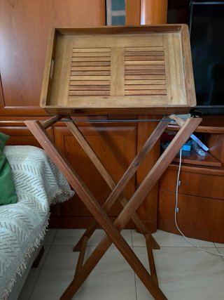 Mesa auxiliar de madera