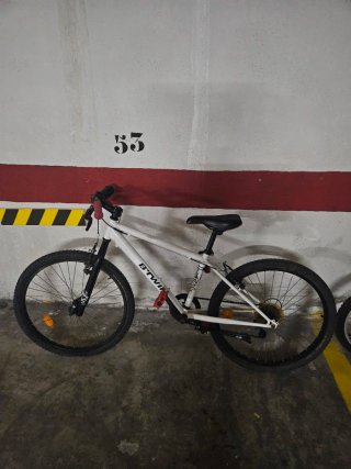 Bicicleta blanca B'TWIN