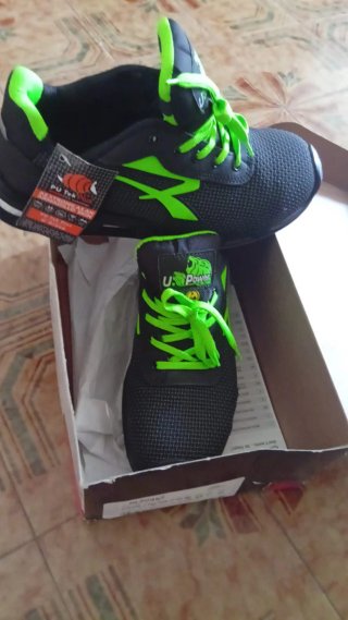 Zapatos de seguridad U-Power negros y verdes