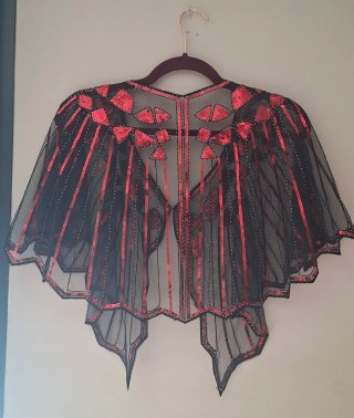 Chal de lentejuelas negro y rojo