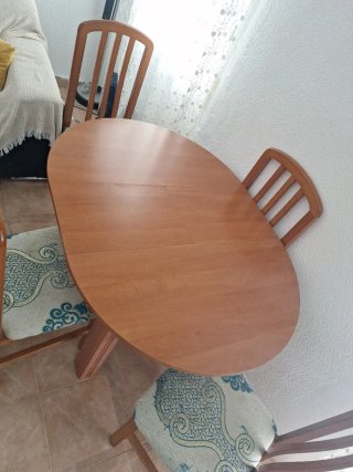 Mesa extensible con 4 sillas PRECIO NEGOCIABLE