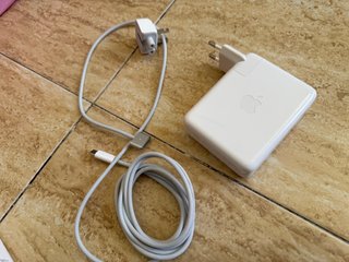 Cargador original Apple 140W y cable MagSafe 3
