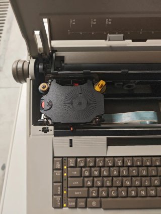 Máquina de escribir electrónica Imperial SE 310