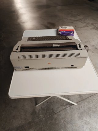 Máquina de escribir electrónica Imperial SE 310