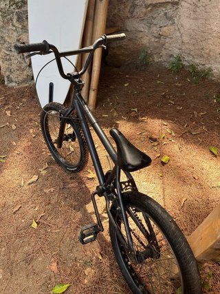 Bicicleta BMX negra