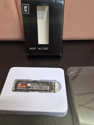 SSD  990 PRO 4TB NVMe PCIe.