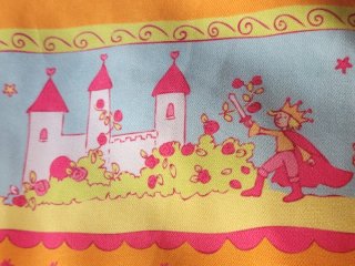 Vestido de muñeca elegante con princesas