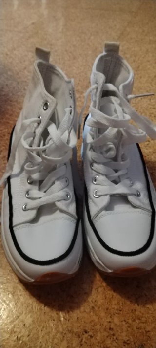 Converse blancas como nuevas