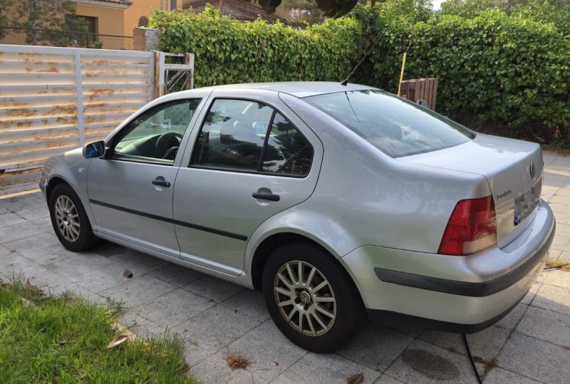 Volkswagen Bora 1.9 TDI 100 CV - foto 1