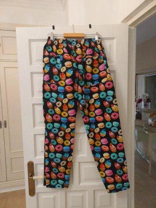 Pantalón estampado cupcakes talla M