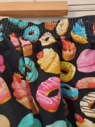 Pantalón estampado cupcakes talla M