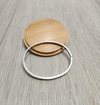 Pulsera rígida con cristales