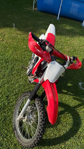 Honda CRF 125 Roja y Blanca