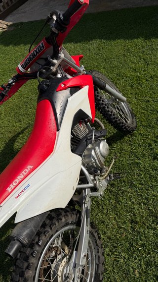 Honda CRF 125 Roja y Blanca