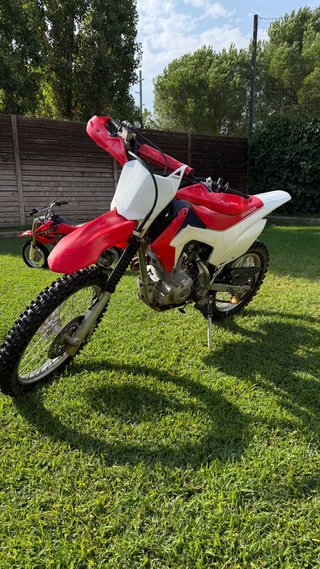 Honda CRF 125 Roja y Blanca