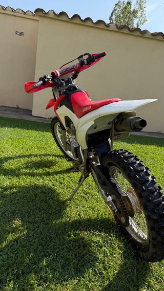 Honda CRF 125 Roja y Blanca