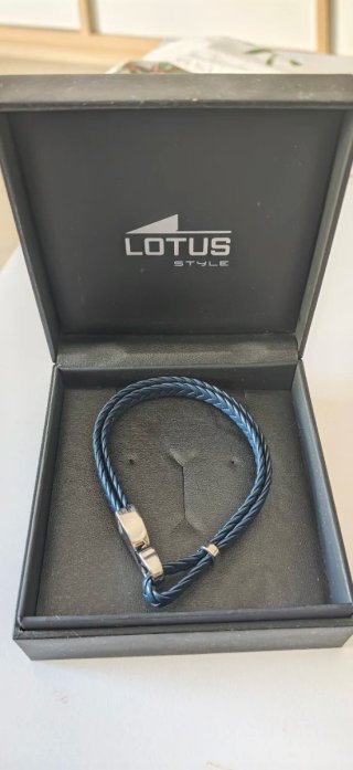 Pulsera Lotus trenzada cuero negro y plata