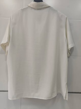 Elegante blusa de vestir manga corta bordada