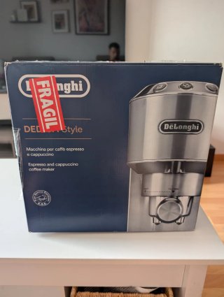Cafetera DeLonghi Dedica Roja