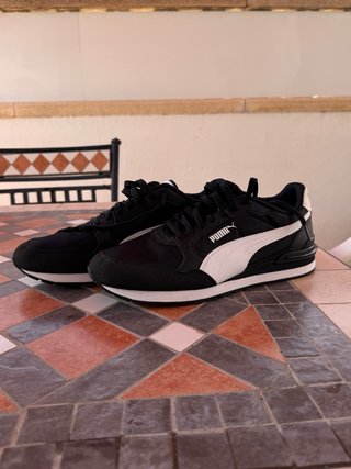 Zapatillas Puma Negras y Blancas a estrenar.