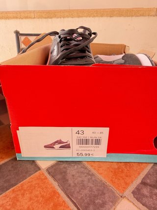 Zapatillas Puma Negras y Blancas a estrenar.