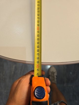 Mesa de cocina blanca y azul