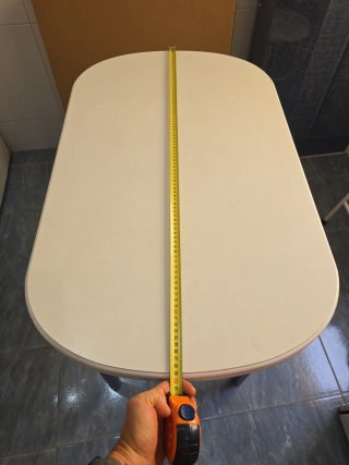 Mesa de cocina blanca y azul