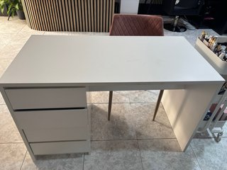 Escritorio blanco