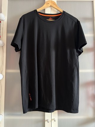 Conjunto CRIVIT: Camiseta Negra y Bañador Azul