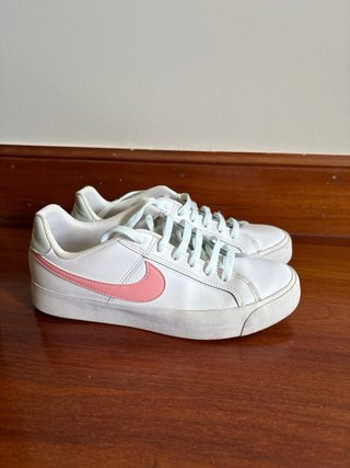 Zapatillas Nike Blancas y Rosas