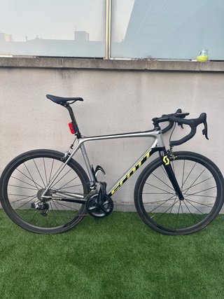 Bicicleta de carretera Scott Addict AXS