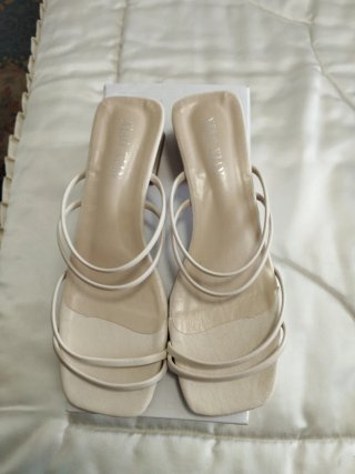 Sandalias destalonadas tiras beige