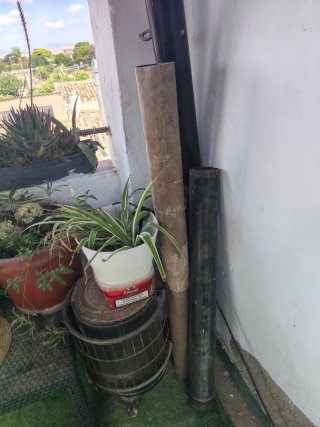 Chimenea metálica negra