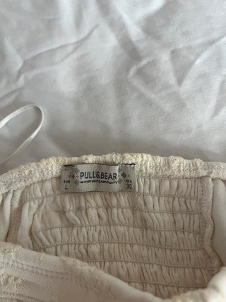 Top encaje floral Pull&Bear beige